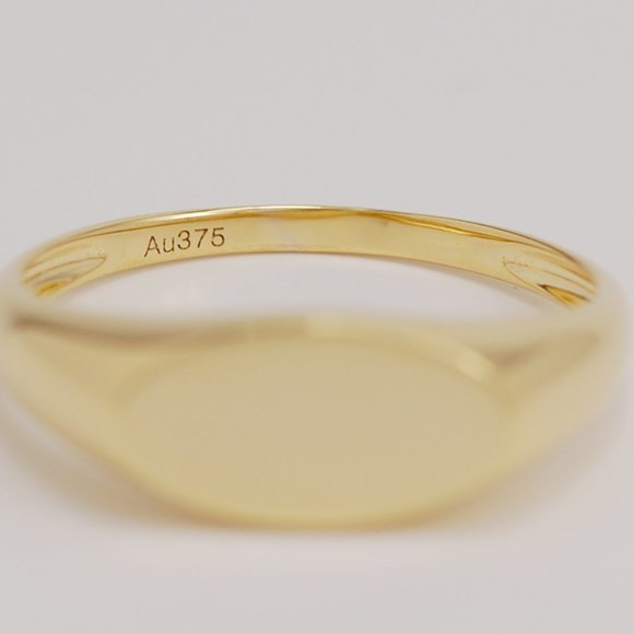 9K Solid Gold Signet Ring - NEW/NEVER WORN - Picture 3 of 5